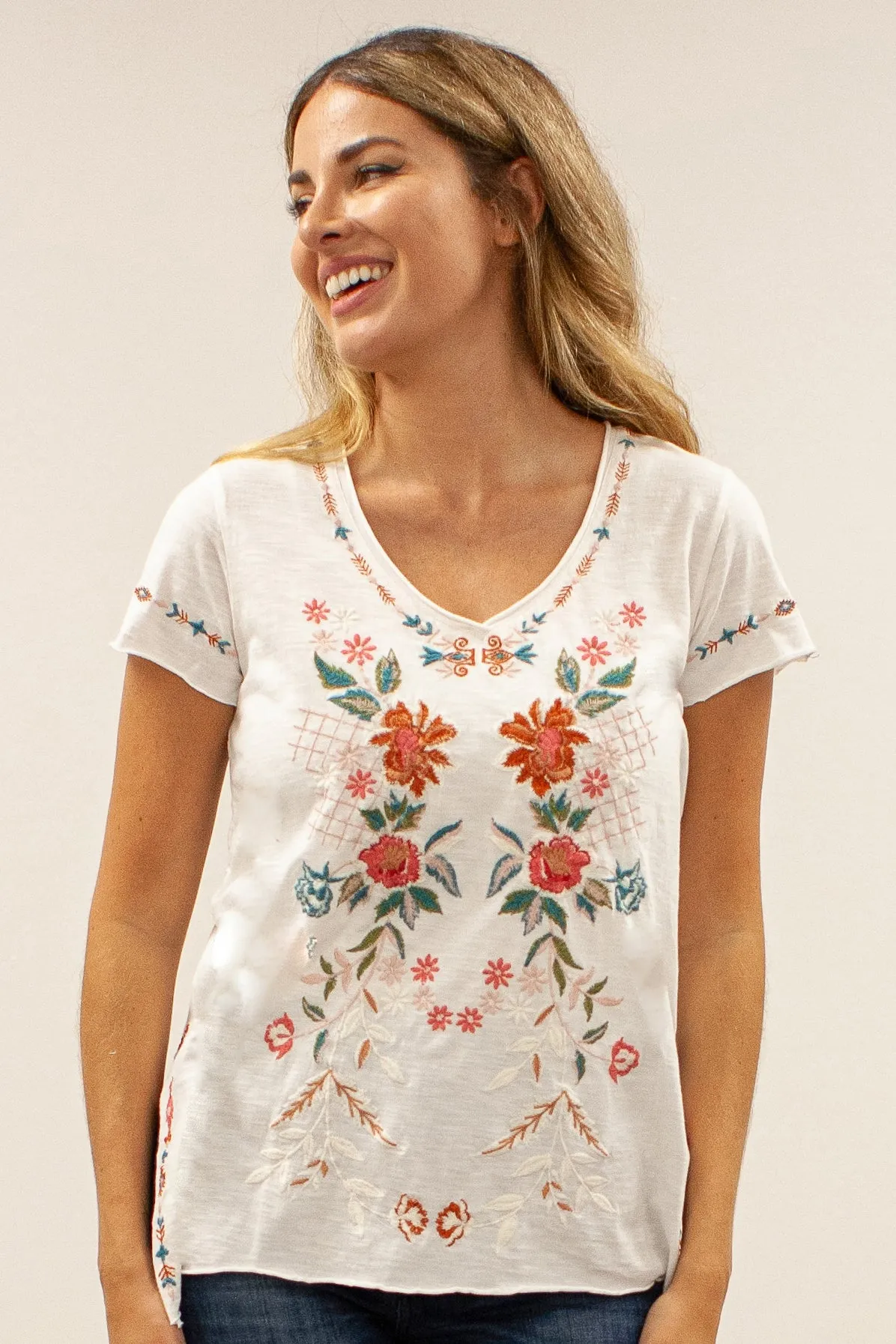 Caite Tilly t-shirt, embroidered short sleeve (2 colors)